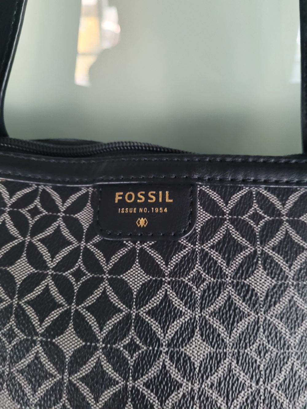 FOSSIL Satchel - Picture 2 of 8